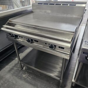 REFURBISHED TRUE HEAT GAS 900MM FLAT GRILL ON STAND