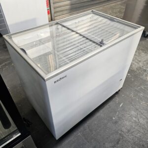 NEW BROMIC DISPLAY CHEST FREEZER 264 LITRE SCRATCH AND DENT