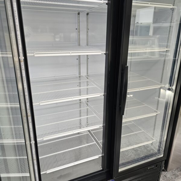 REFURBISHED SANDEN 2 DOOR DISPLAY FRIDGE - Image 3