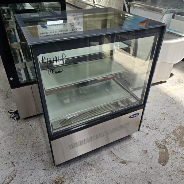 REFURBISHED 900MM 3 TIER DISPLAY FRIDGE - Image 2