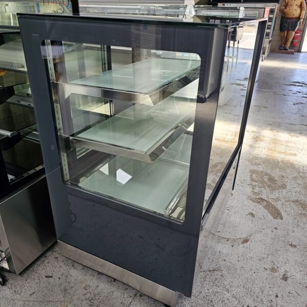 REFURBISHED 900MM 3 TIER DISPLAY FRIDGE - Image 4