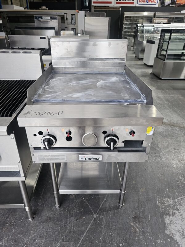 REFURBISHED 600 GRILL PLATE ON STAND - Image 3