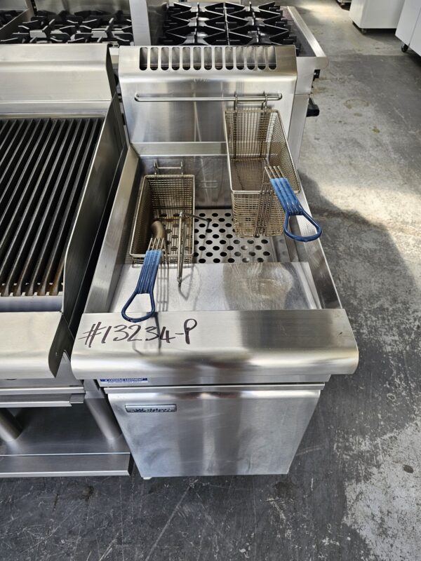 REFURBISHED WALDORF TWIN BASKET DEEP FRYER - Image 3