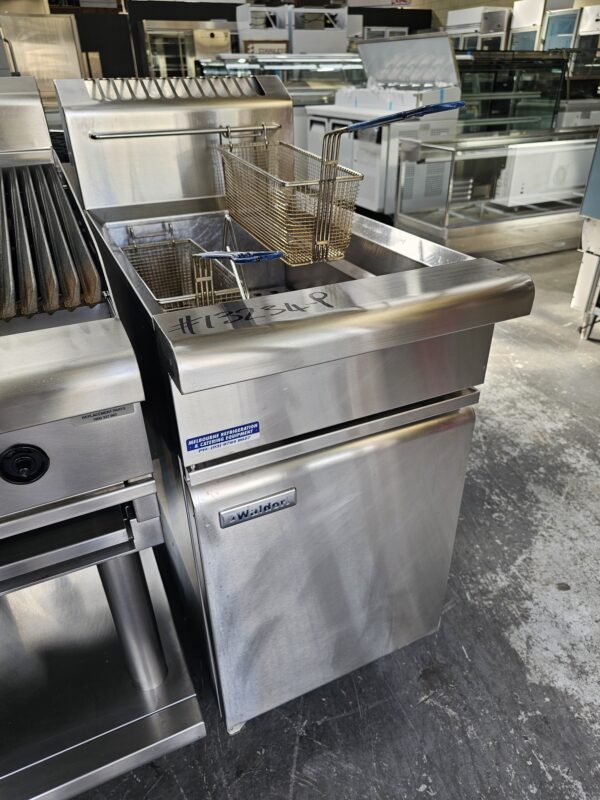 REFURBISHED WALDORF TWIN BASKET DEEP FRYER