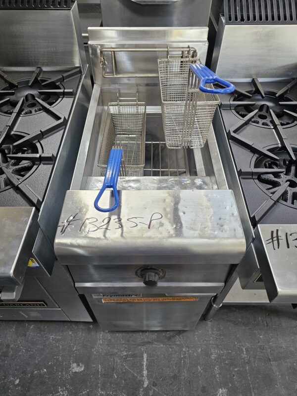 REFURBISHED FRYMASTER TWIN BASKET DEEP FRYER - Image 3