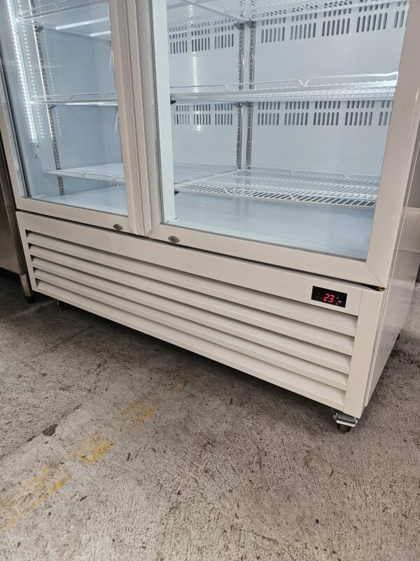 REFURBISHED 2 DOOR DISPLAY FRIDGE LARGE CAPACITY - Image 3