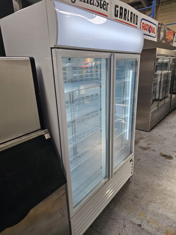 REFURBISHED 2 DOOR DISPLAY FRIDGE LARGE CAPACITY - Image 4