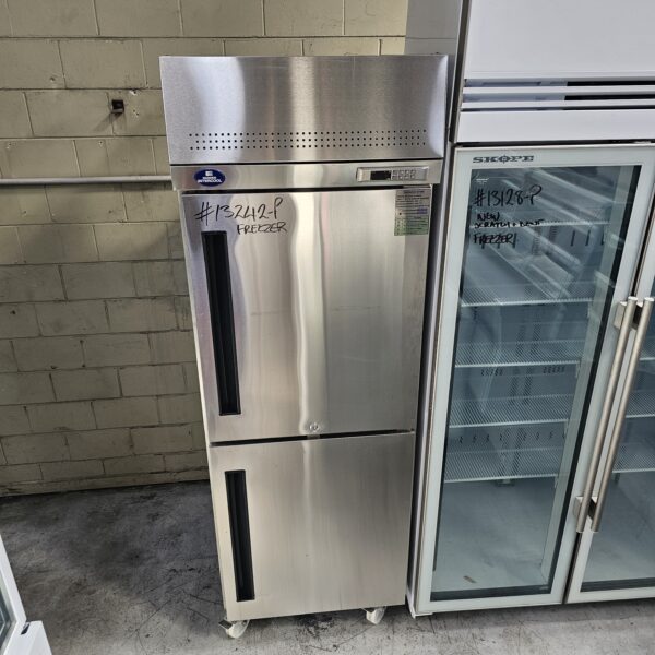 REFURBISHED SANDEN SINGLE SPLIT DOOR STORAGE FREEZER - Image 2