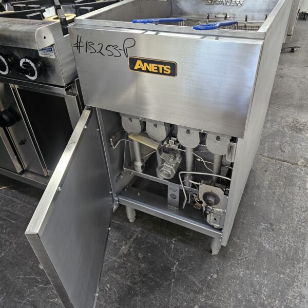 REFURBISHED ANETS SLG100 3 BASKET DEEP FRYER - Image 3