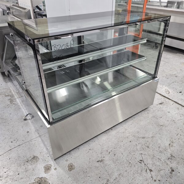 Refurbished Exquisite Display Fridge 1500mm 3 Tier Showcase - Image 3