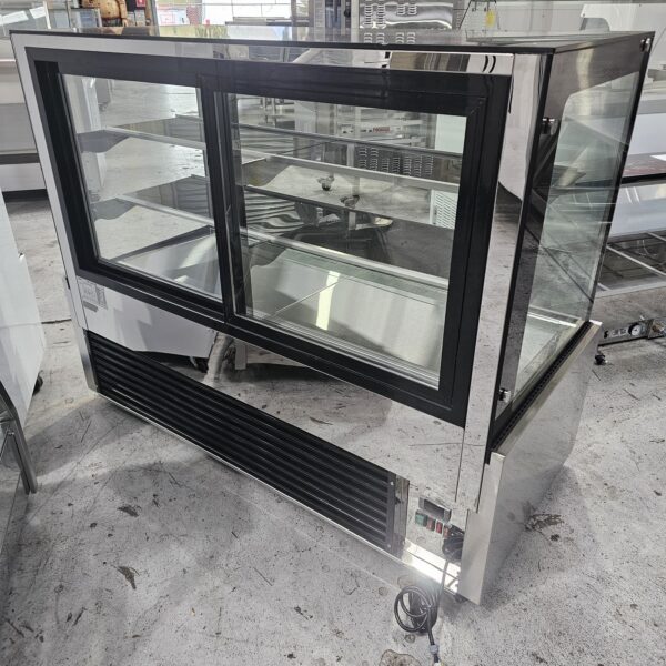 Refurbished Exquisite Display Fridge 1500mm 3 Tier Showcase - Image 2