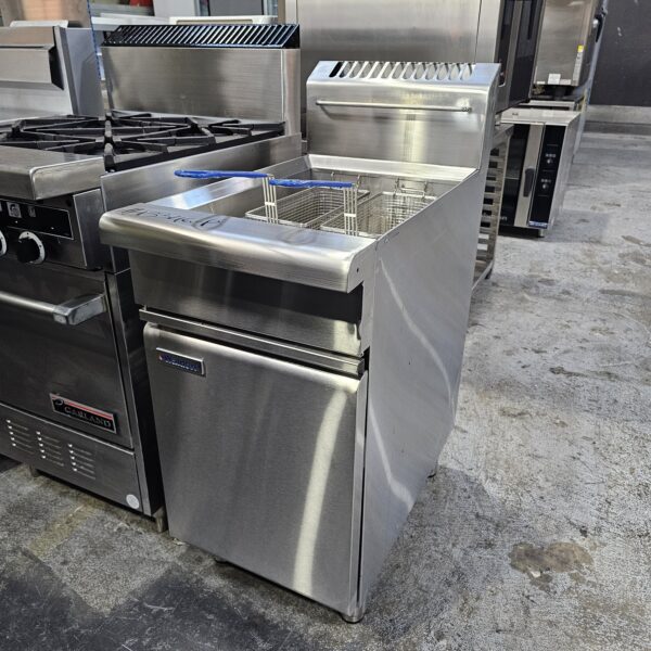 AS NEW WALDORF SINGLE PAN GAS DEEP FRYER