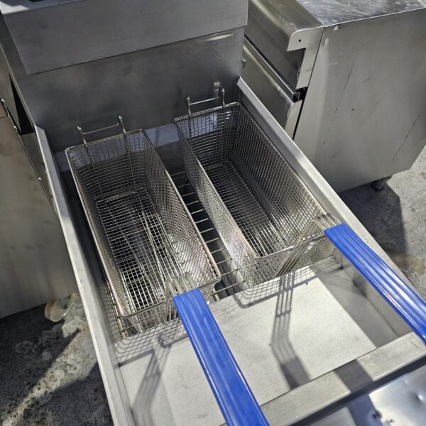 REFURBISHED FRYMAX SINGLE PAN GAS DEEP FRYER - Image 3