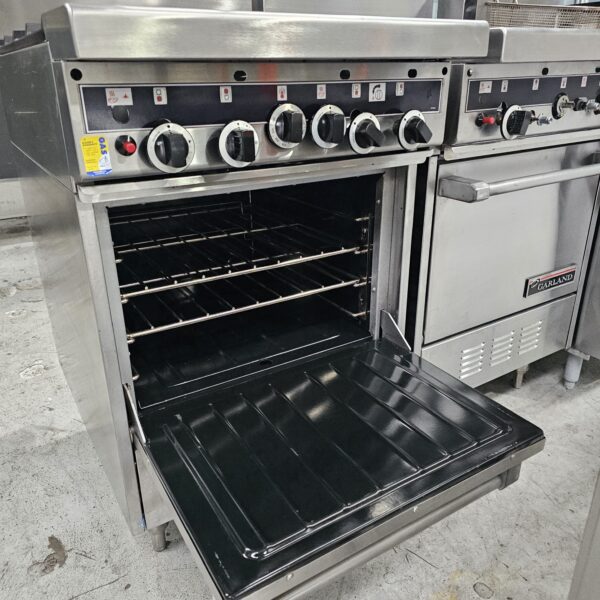 Refurbished 4 Burner Oven Range - Premium Quality Cooking - Image 2