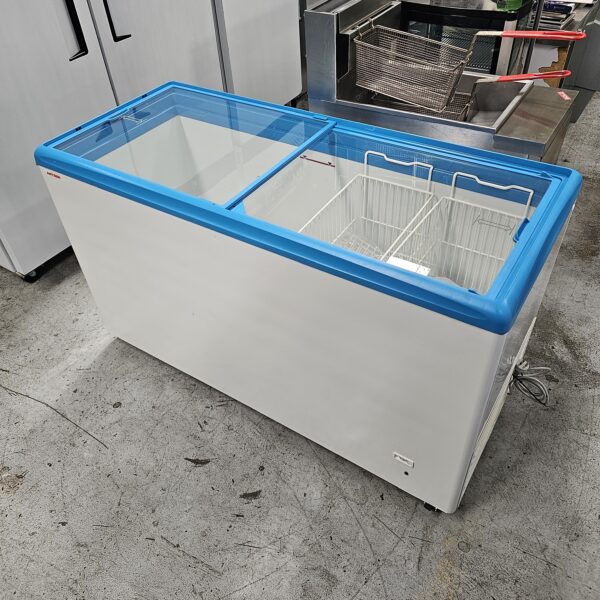 Premium AHT RIO 367L Glass Sliding Lid Chest Freezer - Image 3