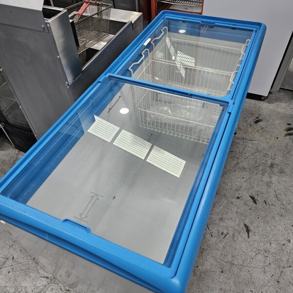 Premium AHT RIO 367L Glass Sliding Lid Chest Freezer - Image 2