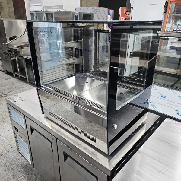 Refurbished 102L Benchtop Cake Display Fridge - Image 2