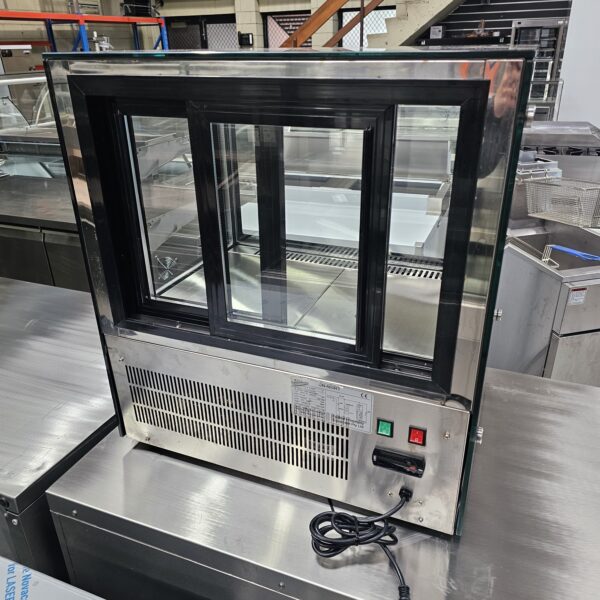 Refurbished 102L Benchtop Cake Display Fridge - Image 3