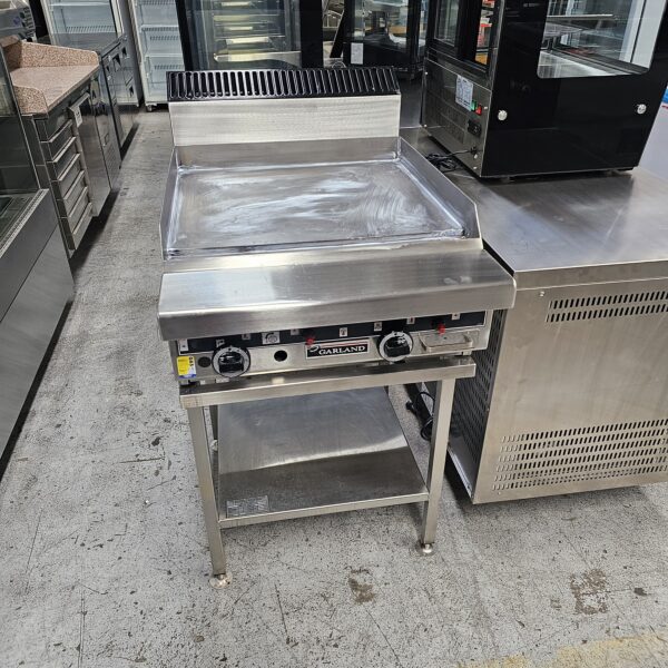 Refurbished Garland 600mm Flat Grill on Stand - Premium Quality - Image 3