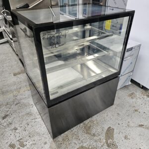 Affordable Refurbished Anvil 900mm Display Fridge