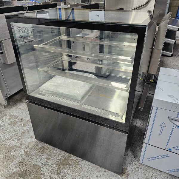 Affordable Refurbished Anvil 900mm Display Fridge - Image 2
