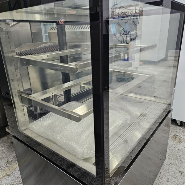 Affordable Refurbished Anvil 900mm Display Fridge - Image 3