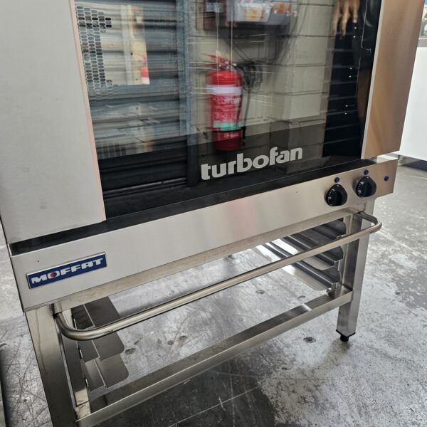 Affordable Refurbished Moffat TurboFan E28M4 Oven - Image 5