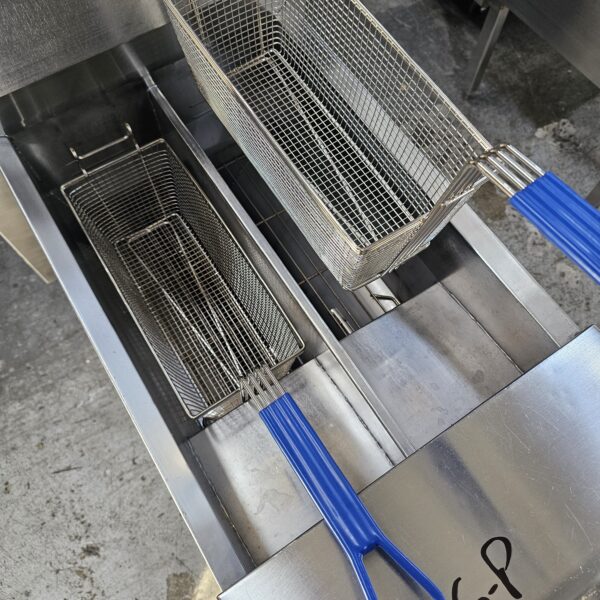 REFURBISHED FRYMASTER SPLIT PAN GAS DEEP FRYER - Image 4