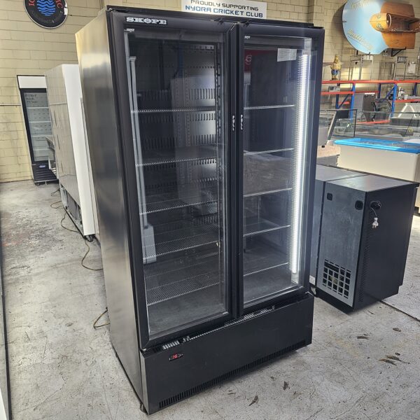 Refurbished Skope 2 Door Display Fridge - 850L Capacity - Image 3