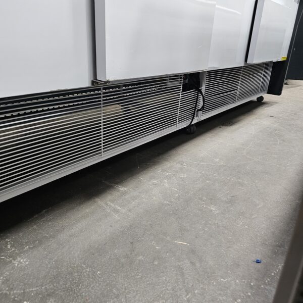 Premium 2600mm Square Glass Display Fridge for Sale - Image 5