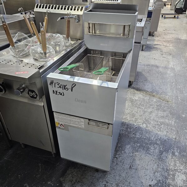NEW DEAN SINGLE PAN GAS DEEP FRYER