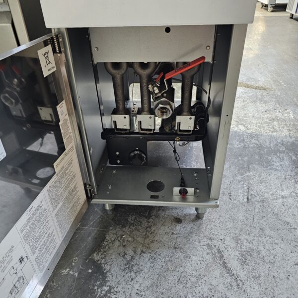 NEW DEAN SINGLE PAN GAS DEEP FRYER - Image 4