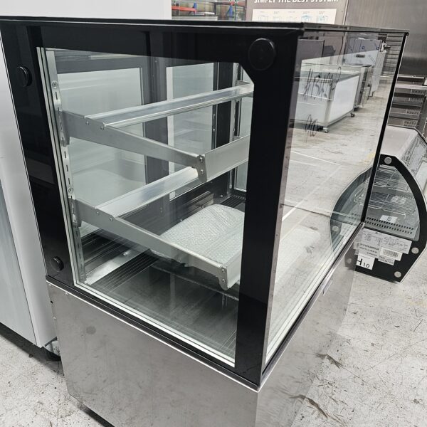 REFURBISHED ICS PACIFIC 3 TIER 900MM DISPLAY FRIDGE - Image 3