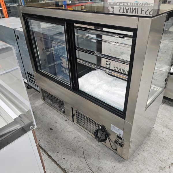 REFURBISHED AIREX 1470MM 3 TIER DISPLAY FRIDGE - Image 4
