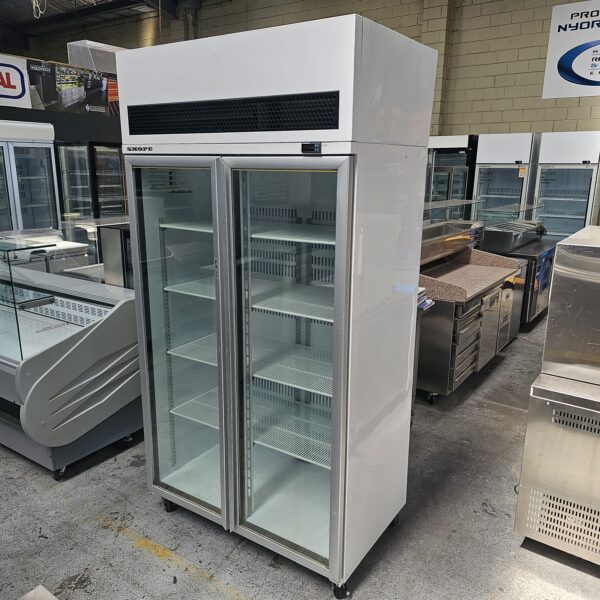 REFURBISHED SKOPE 2 GLASS DOOR DISPLAY FREEZER - Image 2