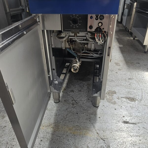 REFURBISHED BLUESEAL SINGLE PAN GAS DEEP FRYER - Image 4