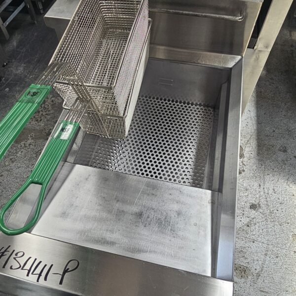 REFURBISHED BLUESEAL SINGLE PAN GAS DEEP FRYER - Image 5
