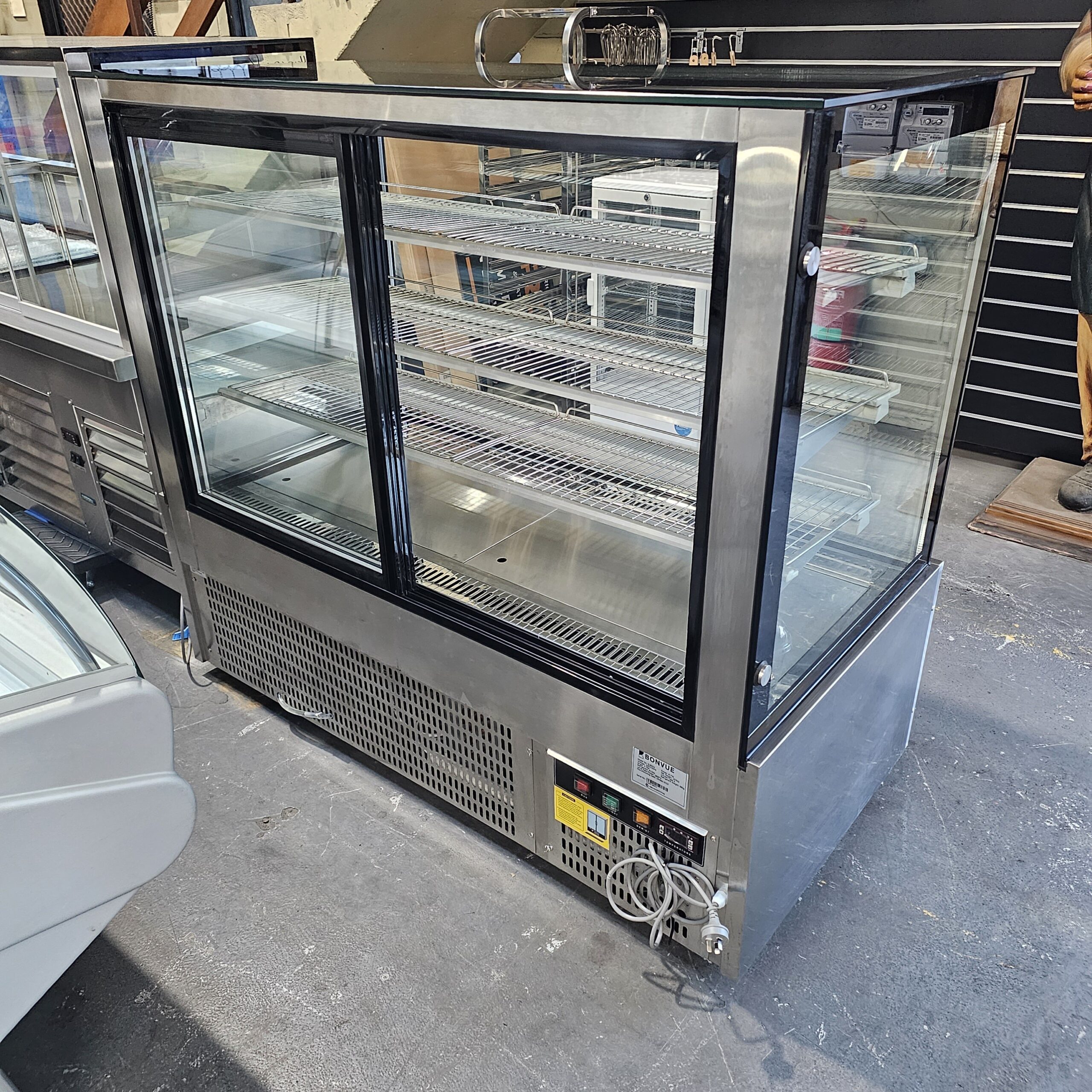 Superior 4-Tier Display Fridge SL850V – Flawless Food Presentation - Image 3