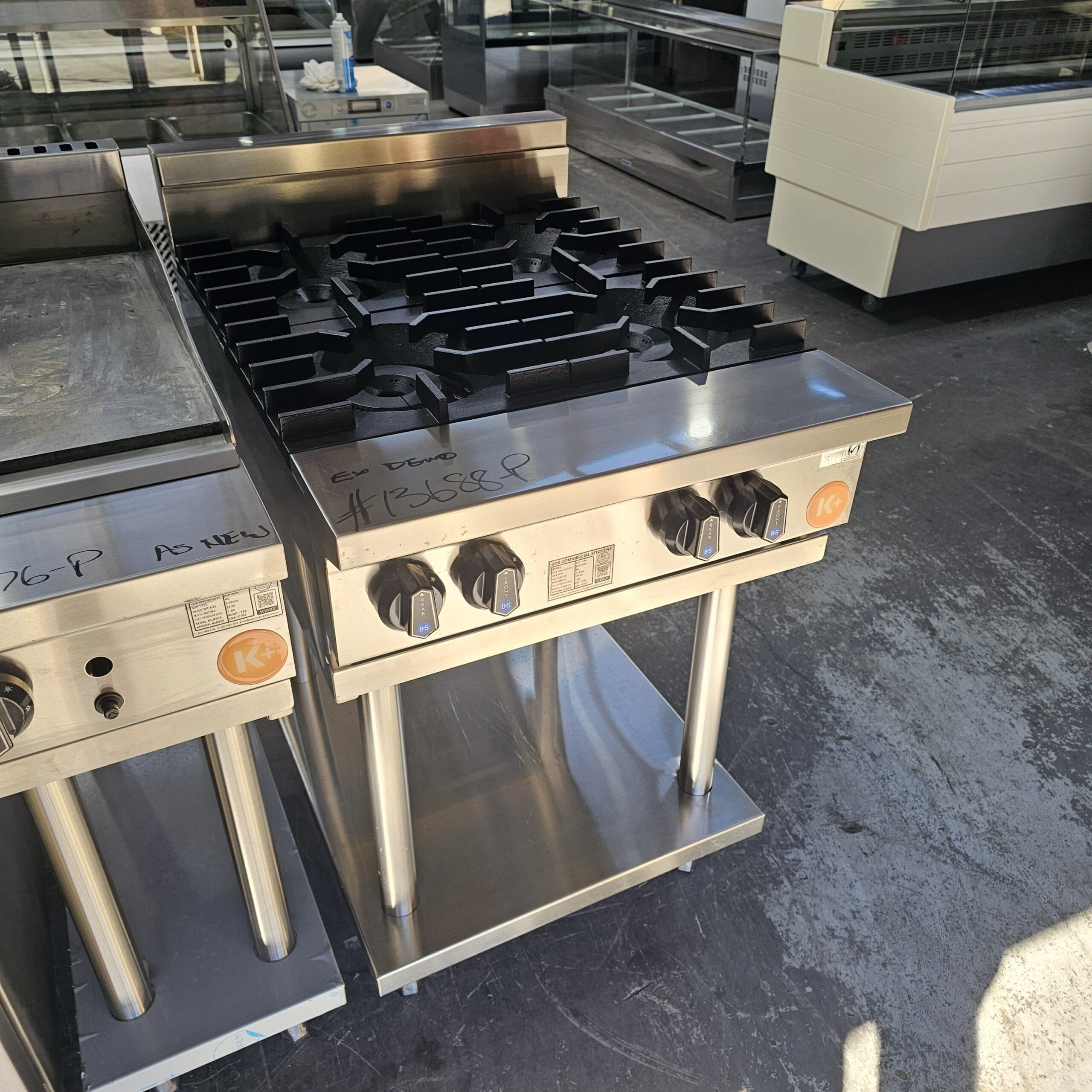 EX DEMO B&S 4 BURNER BOILING TABLE AND STAND - Image 2