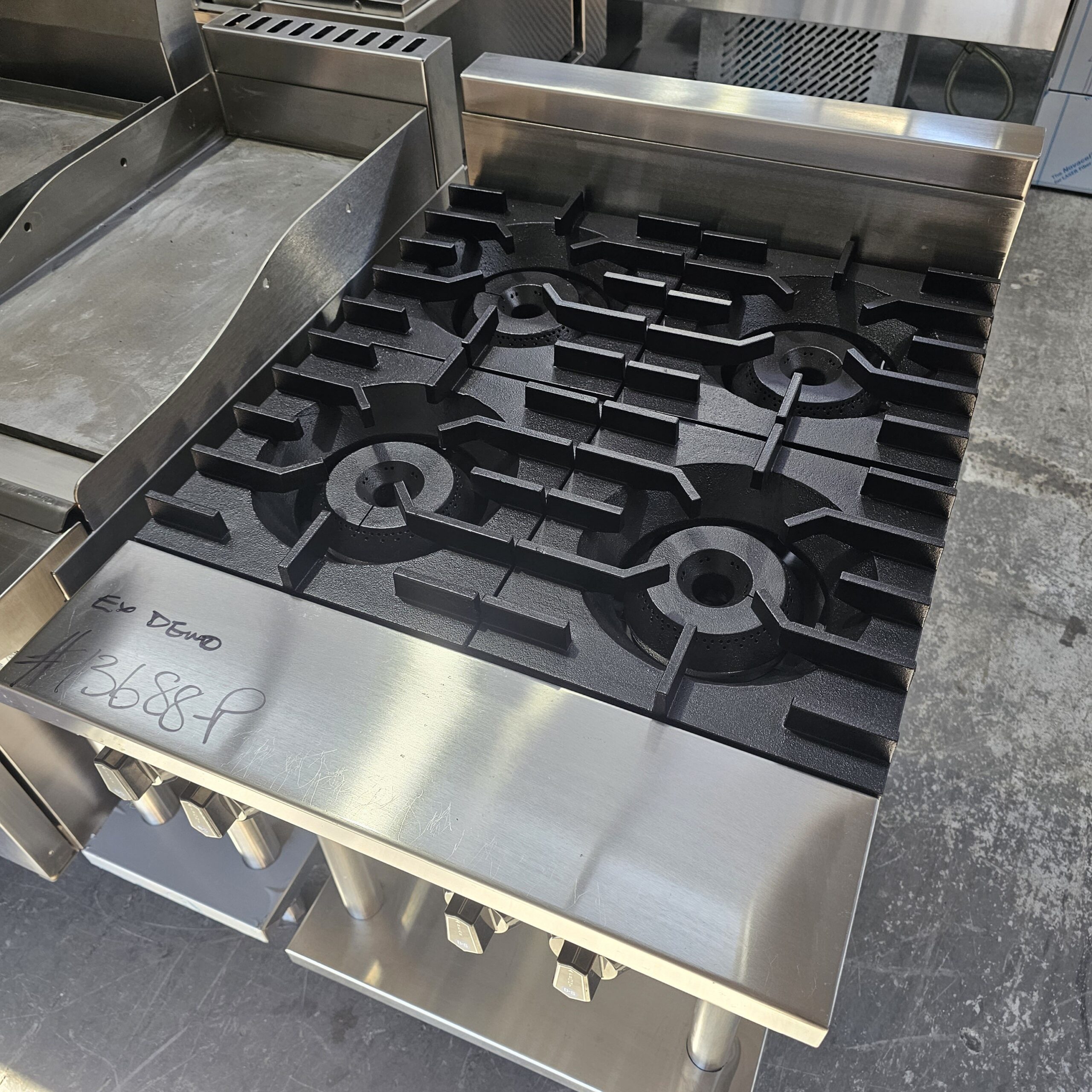 EX DEMO B&S 4 BURNER BOILING TABLE AND STAND - Image 5