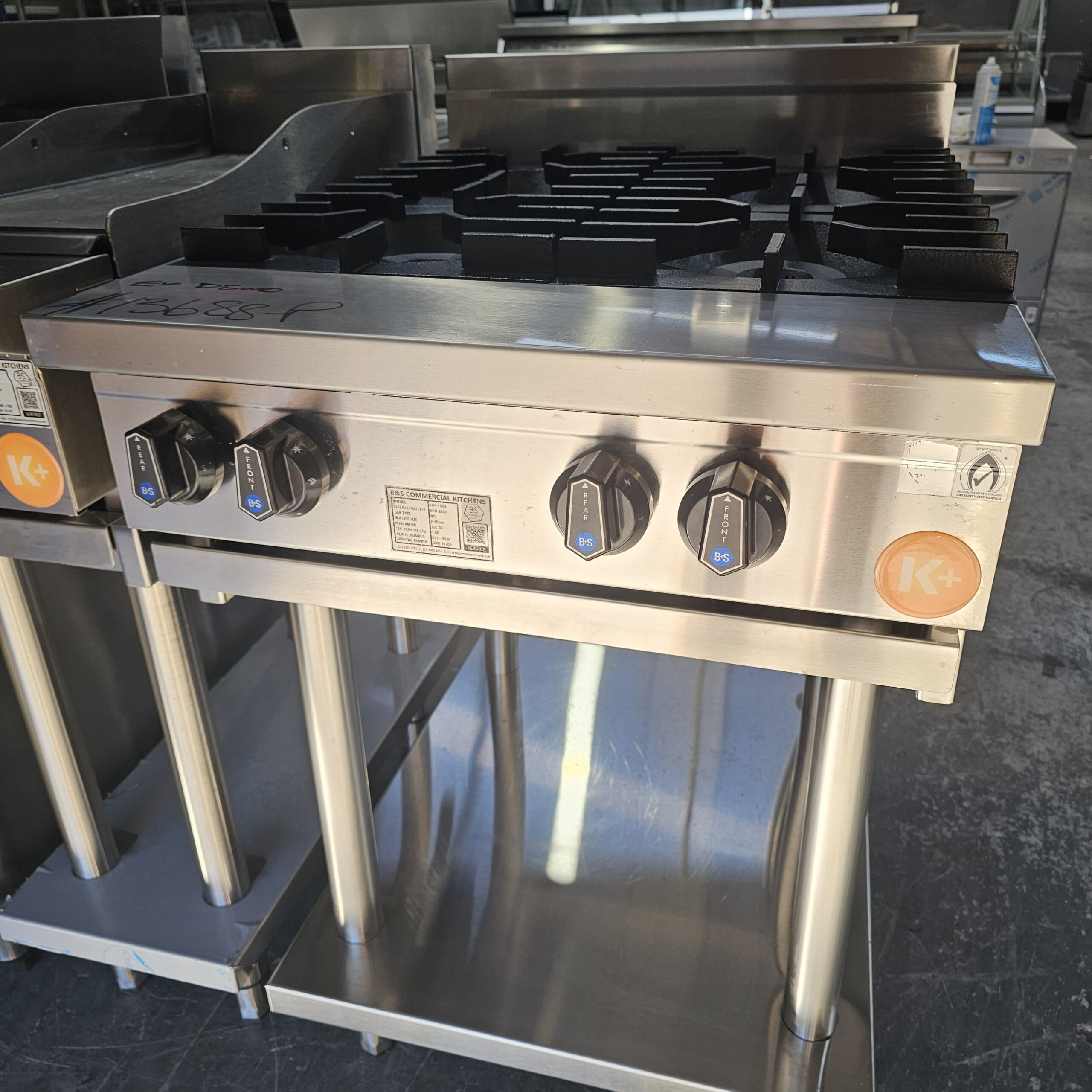 EX DEMO B&S 4 BURNER BOILING TABLE AND STAND - Image 4