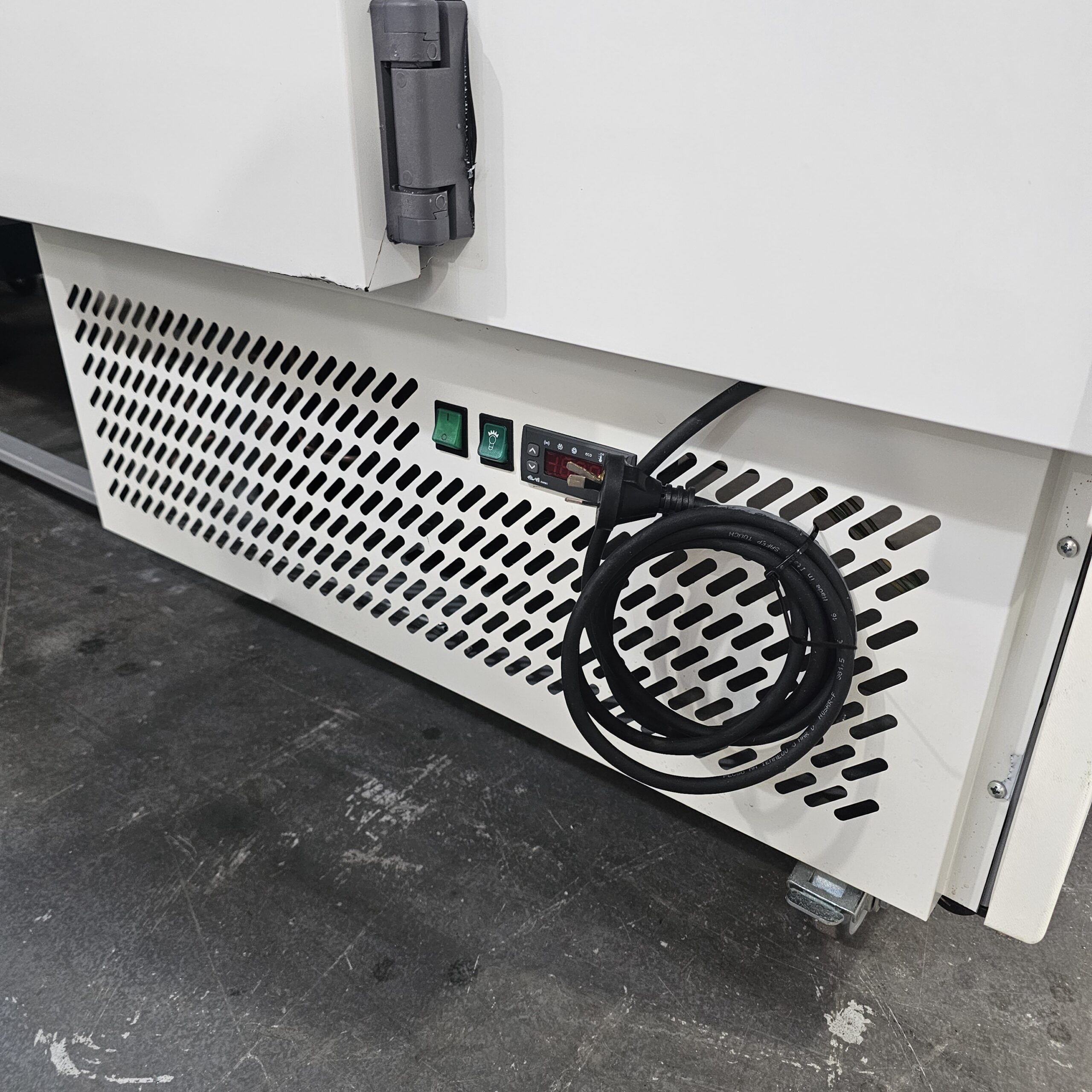REFURBISHED TECNODOM 2000MM SQUARE DISPLAY FRIDGE - Image 5