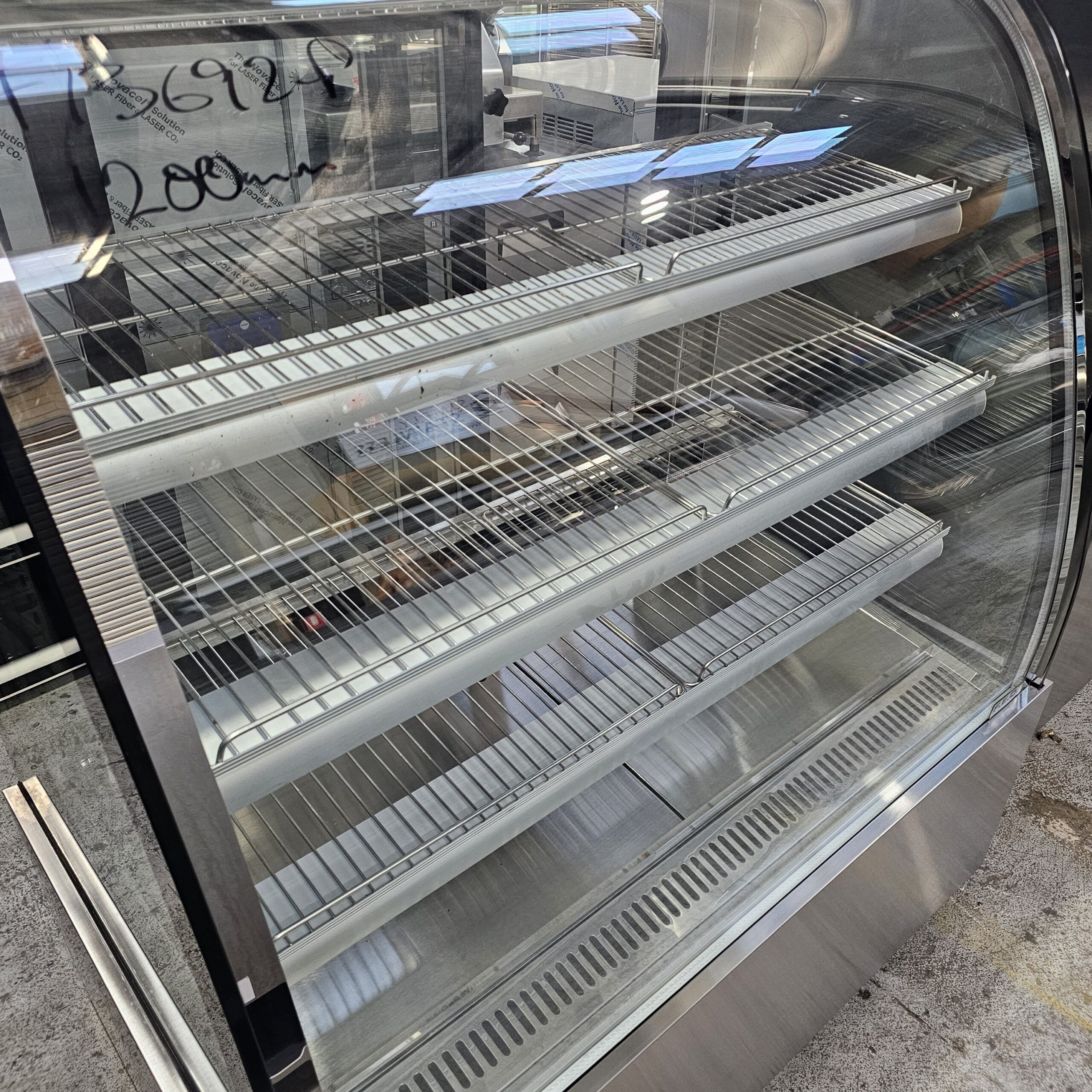 REFURBISHED 4 TIER 1200MM CURVED GLASS DISPLAY FRIDGE - Image 3