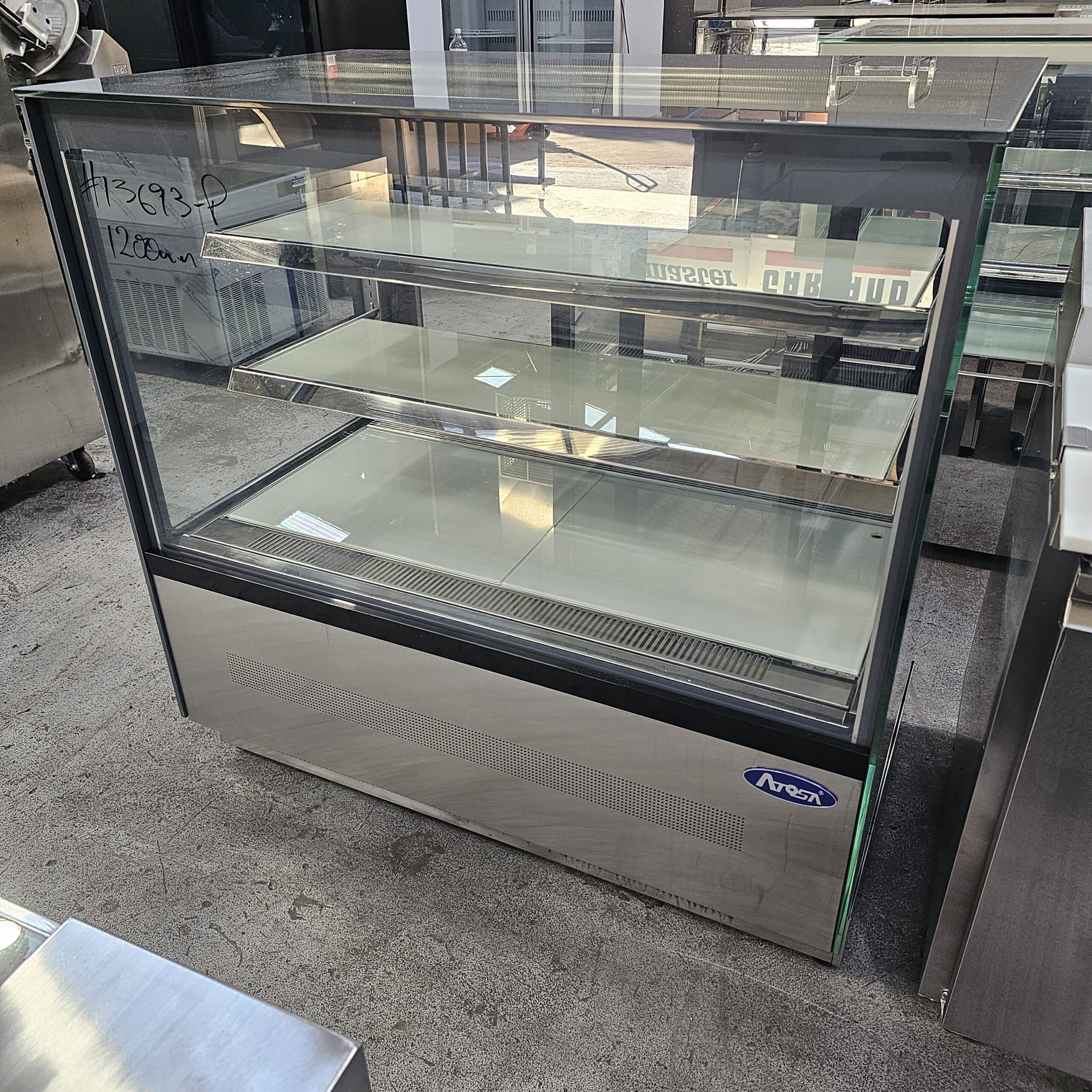 REFURBISHED 1200MM DISPLAY FRIDGE - Image 2