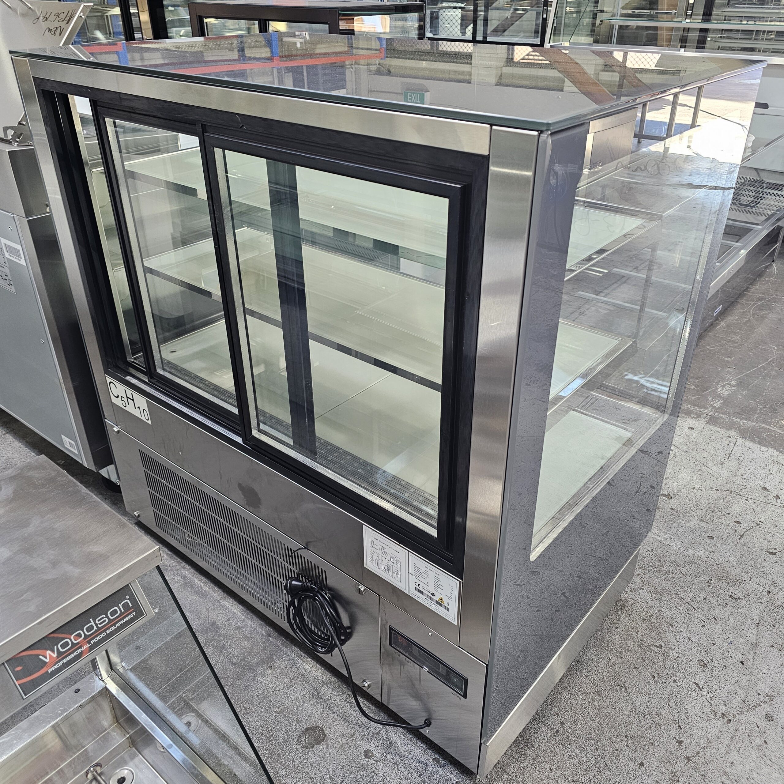 REFURBISHED 1200MM DISPLAY FRIDGE - Image 4