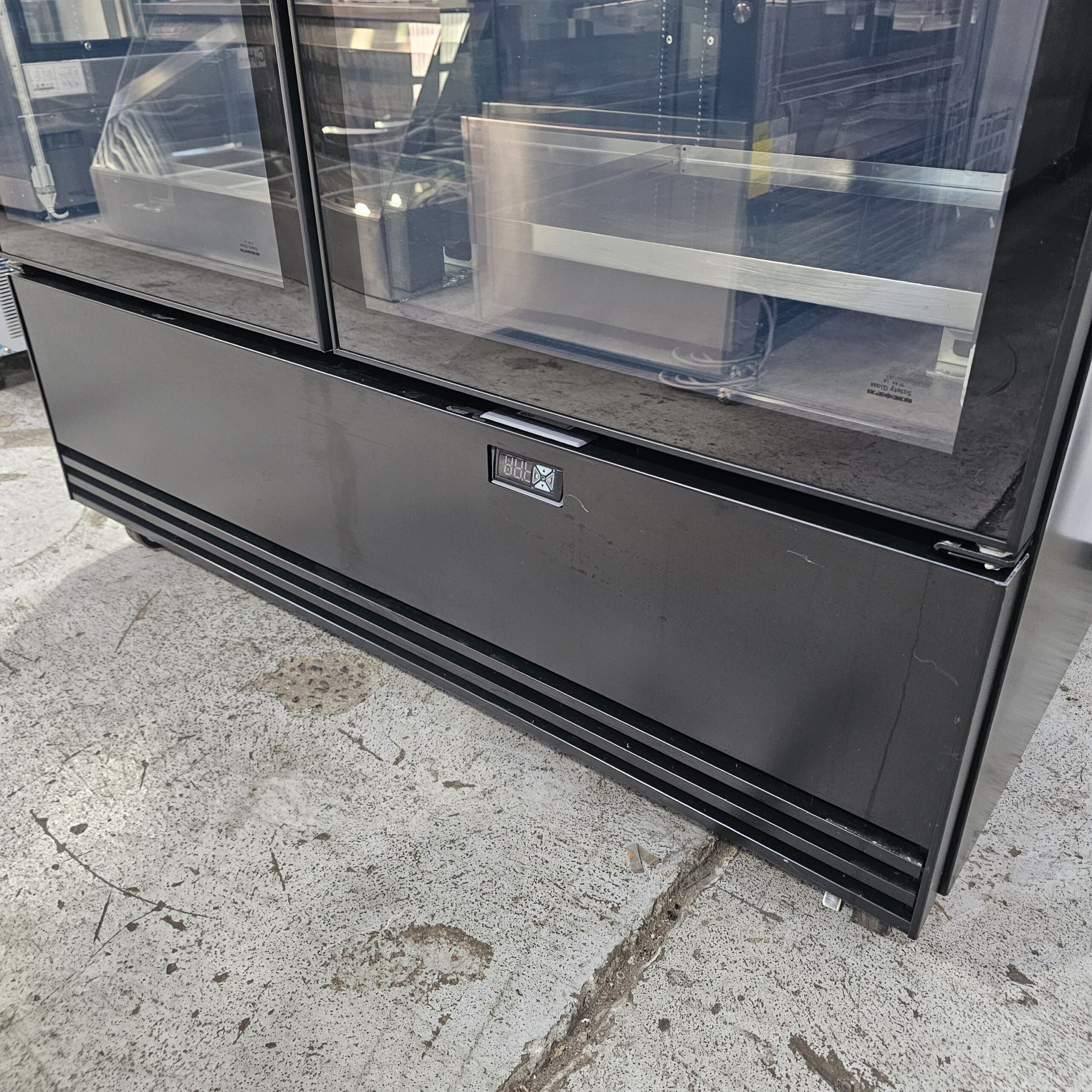AS NEW SKOPE 2 DOOR DISPLAY FRIDGE - Image 4