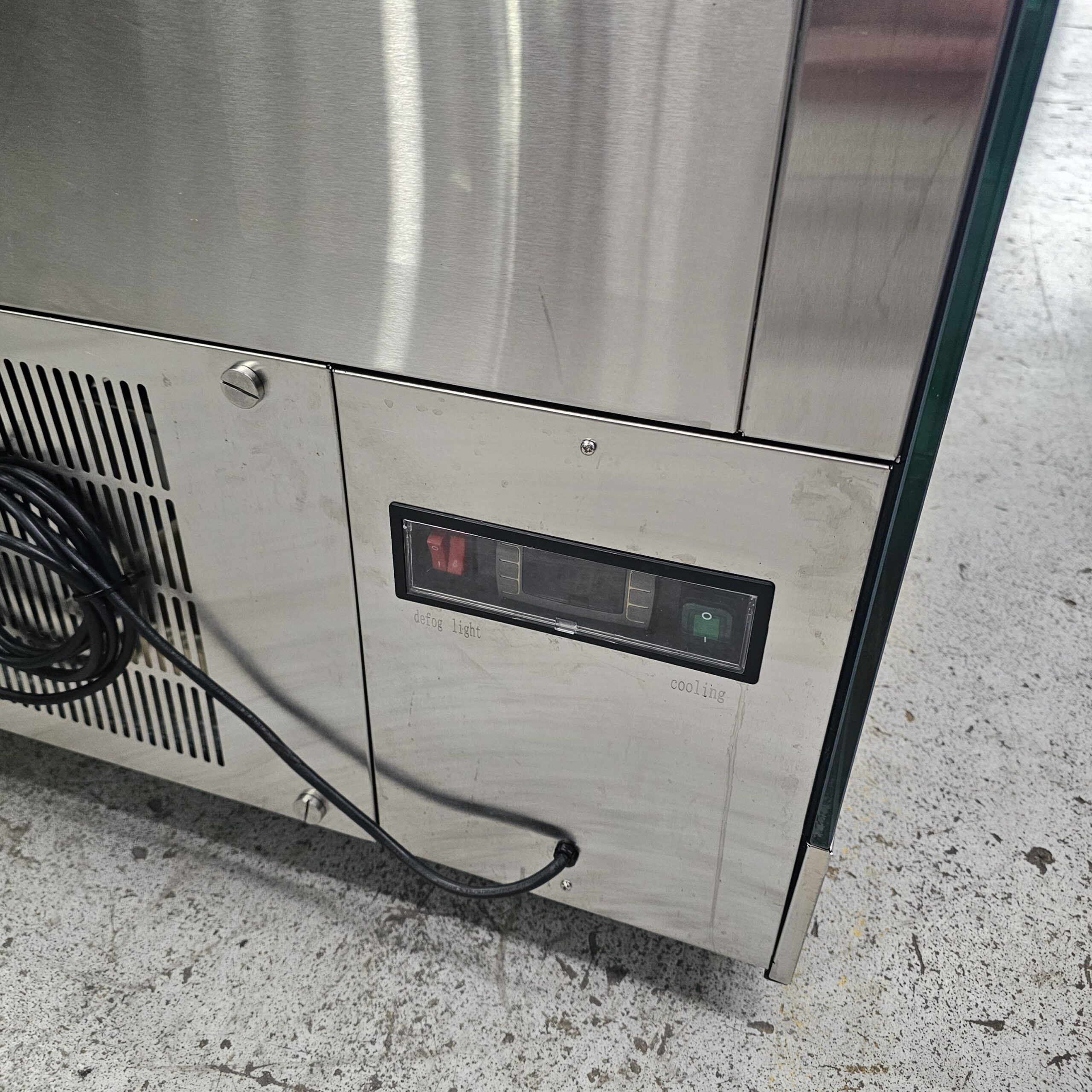 REFURBISHED 900MM 3 TIER DISPLAY FRIDGE - Image 5