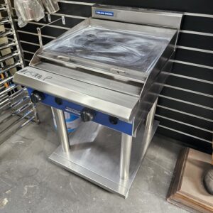 REFURBISHED BLUESEAL 600 FLAT GRILL ON STAND