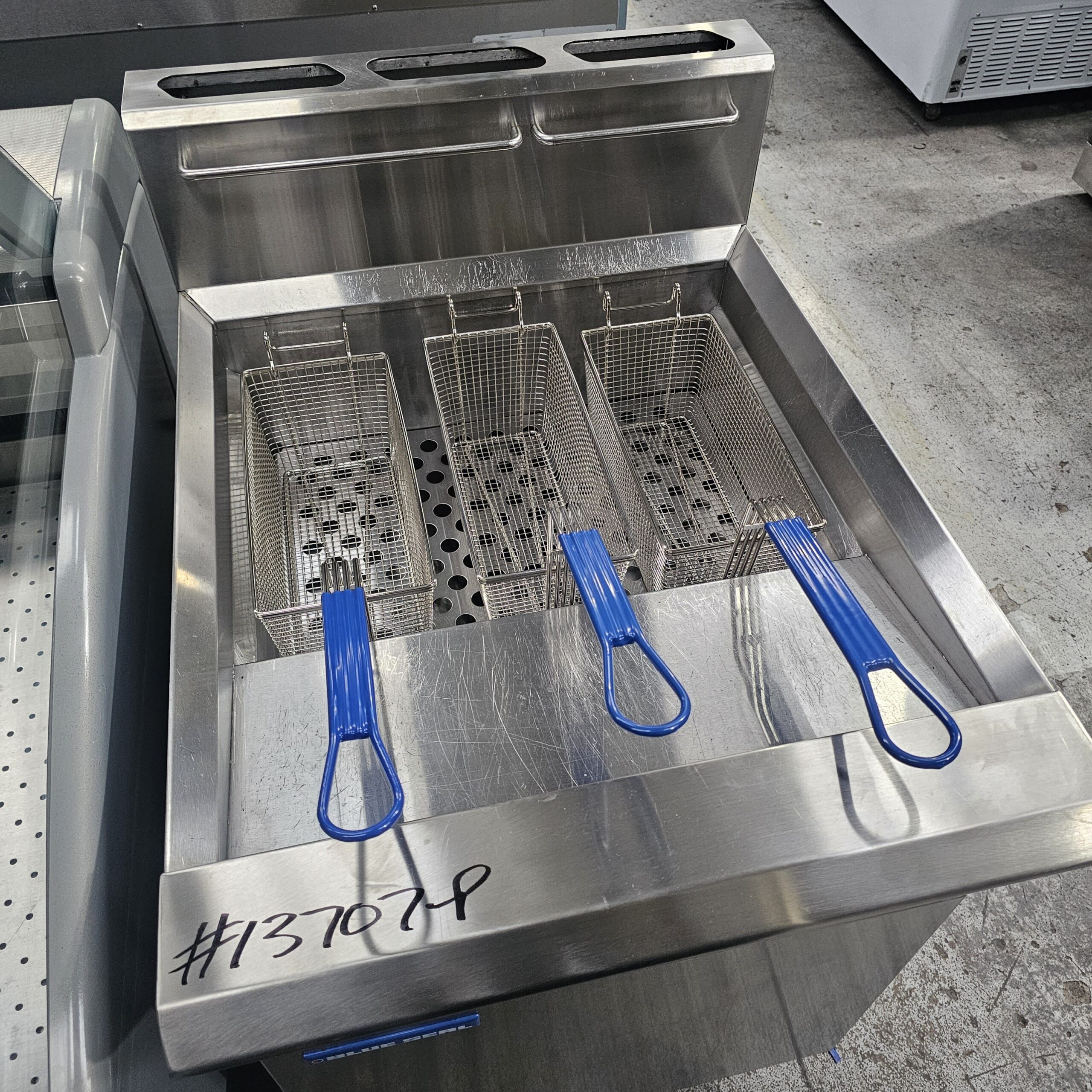 REFURBISHED BLUESEAL 3 BASKET DEEP FRYER - Image 3