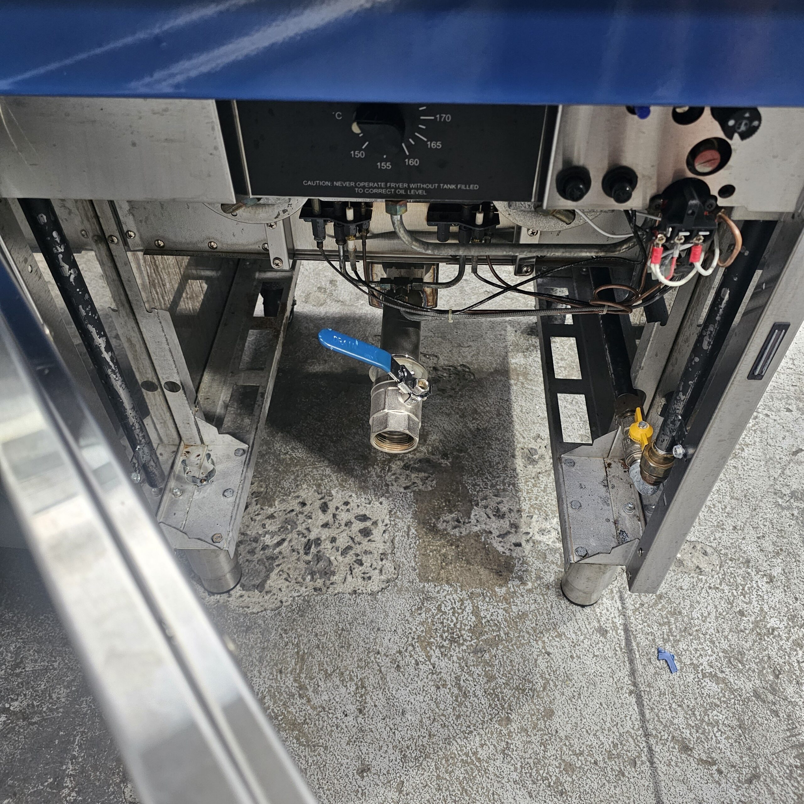 REFURBISHED BLUESEAL 3 BASKET DEEP FRYER - Image 4